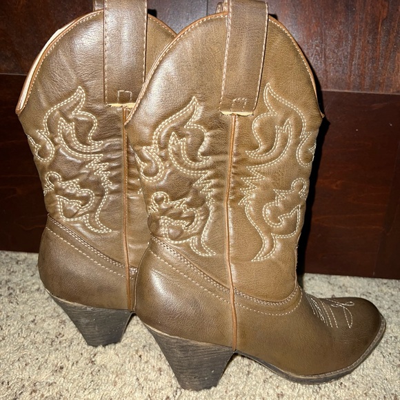 Womens Cowboy boots size 8. - Picture 3 of 4
